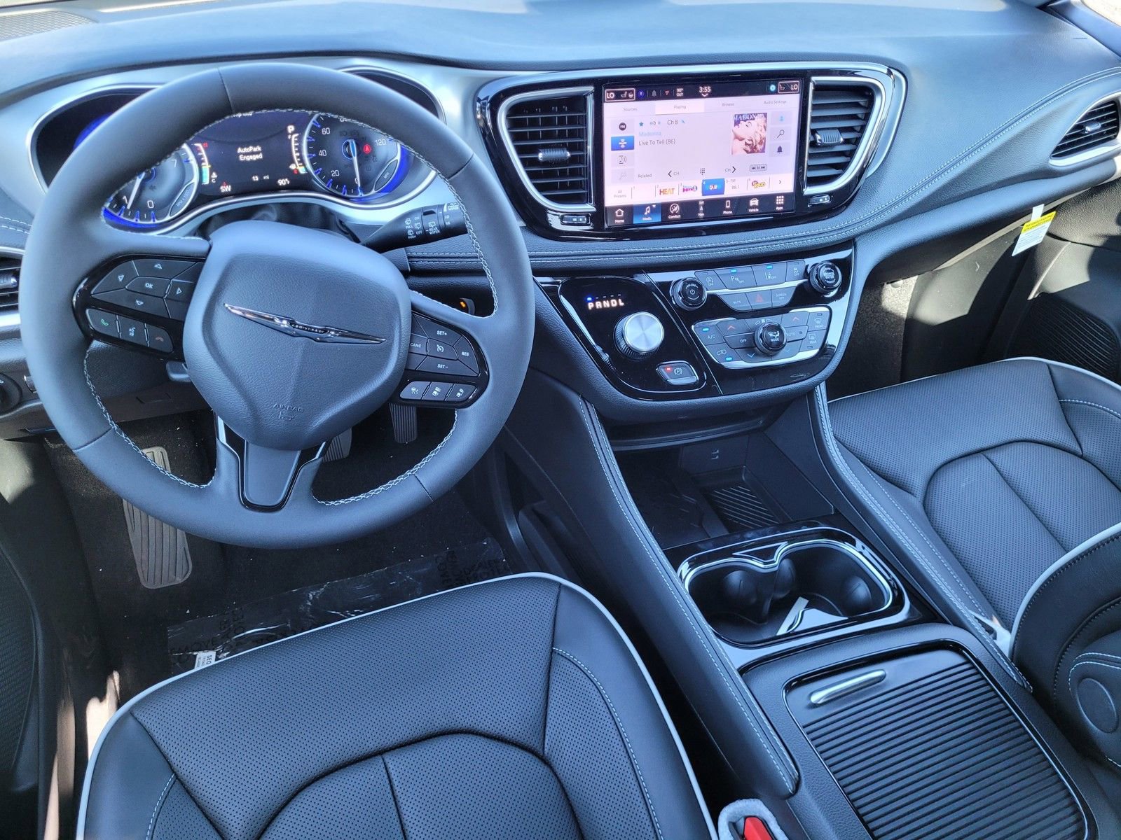 New 2026 Chrysler Pacifica Limited w/ S Appearance Package image 9