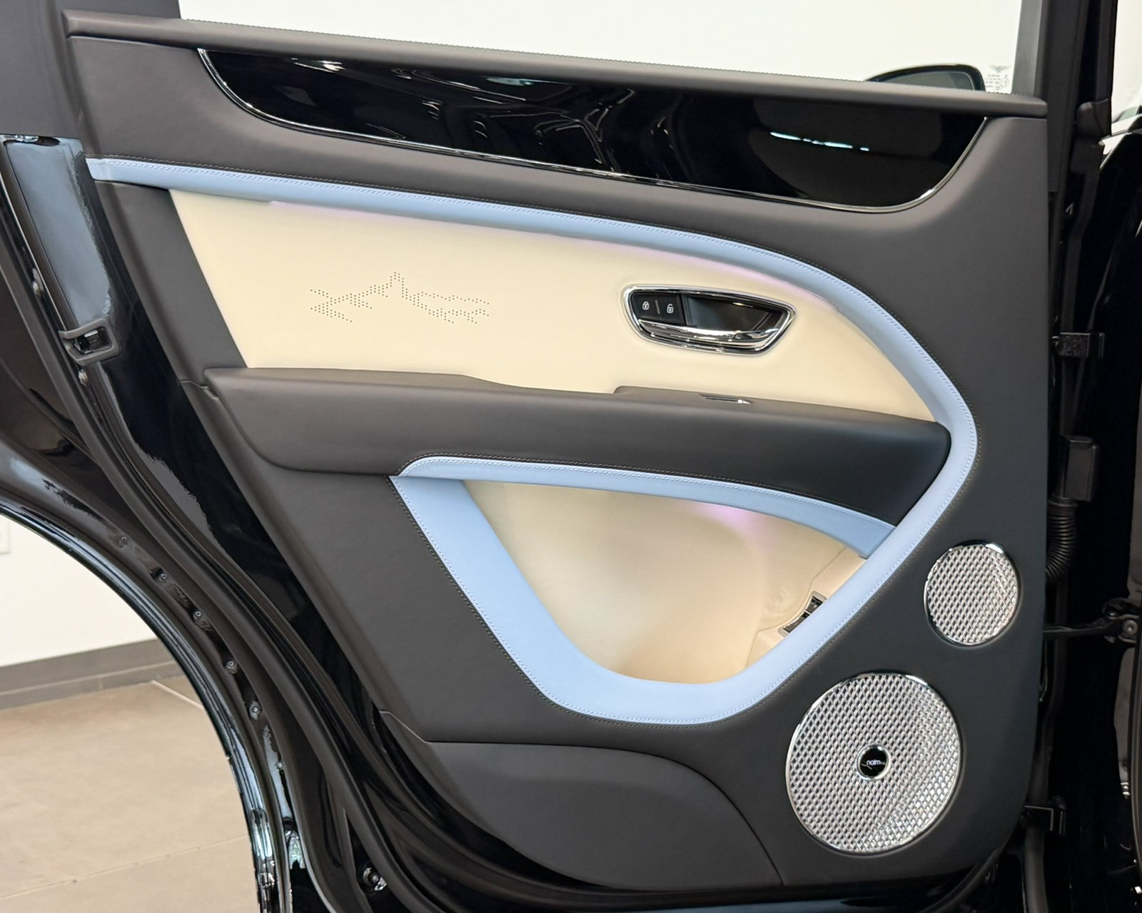 New 2027 Bentley Bentayga AWD/4WD image 53