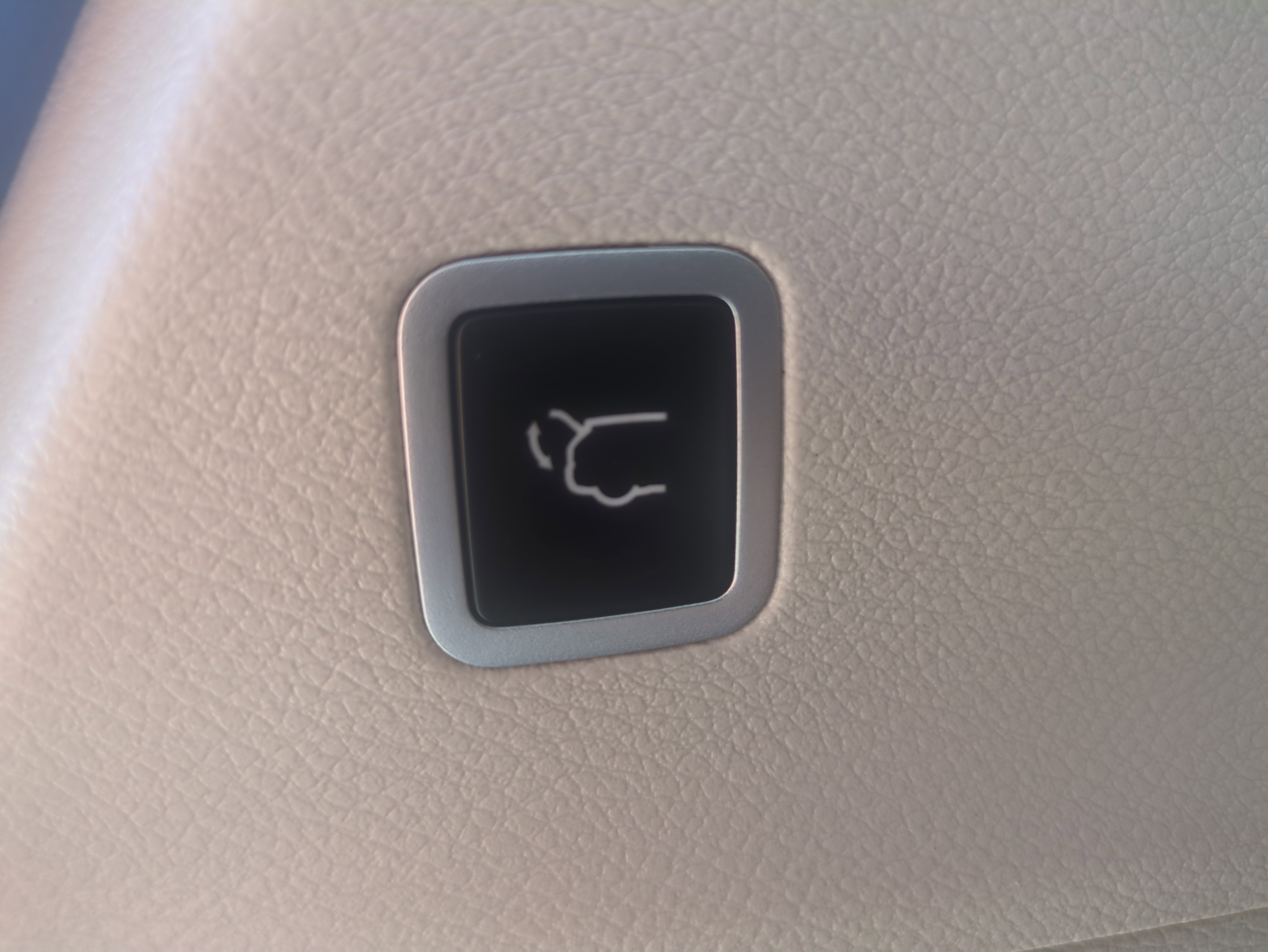 Used 2024 Chrysler Pacifica Touring-L FWD image 32
