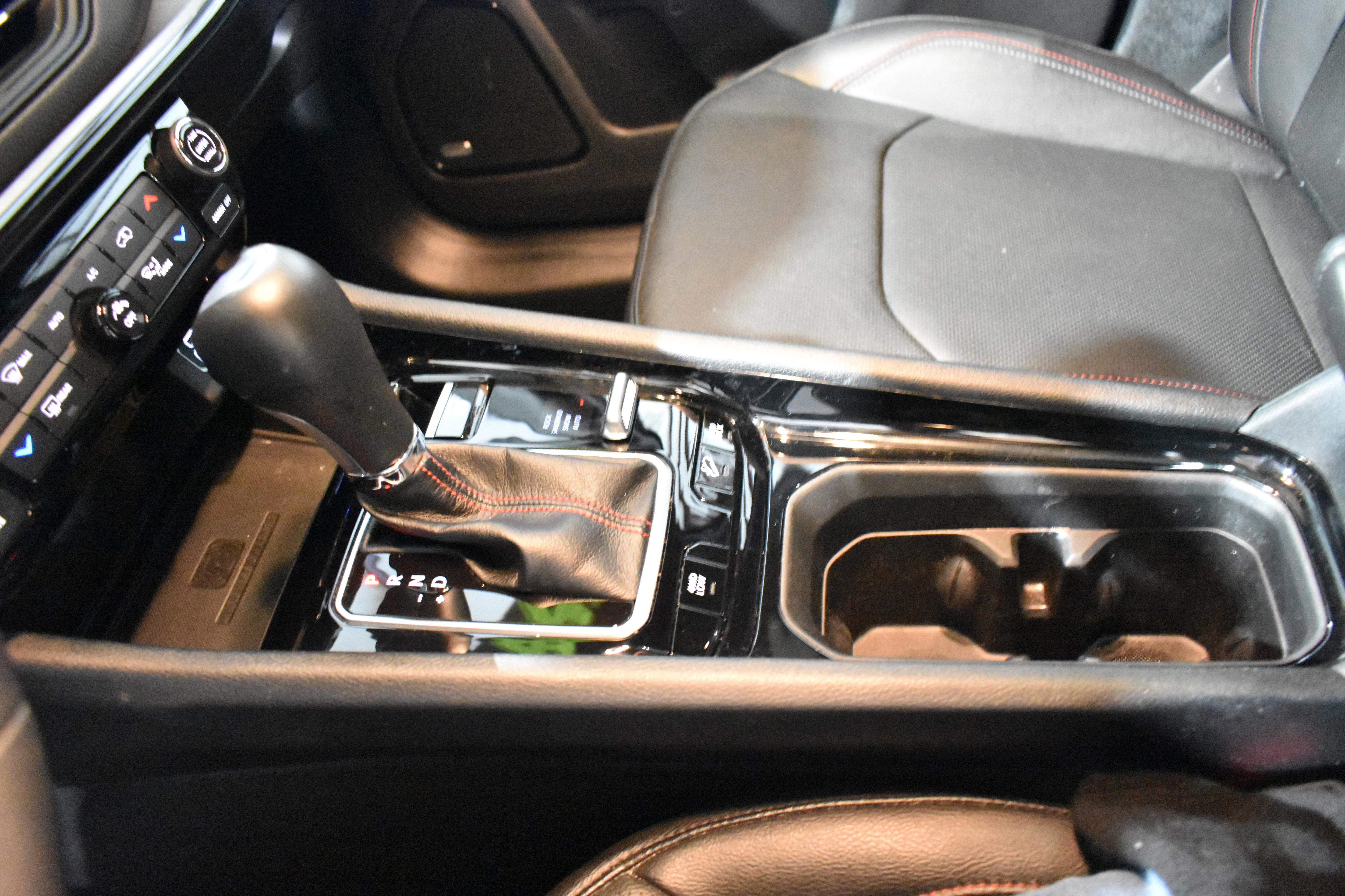 Used 2025 Jeep Compass Trailhawk w/ Trailhawk Elite Group image 21