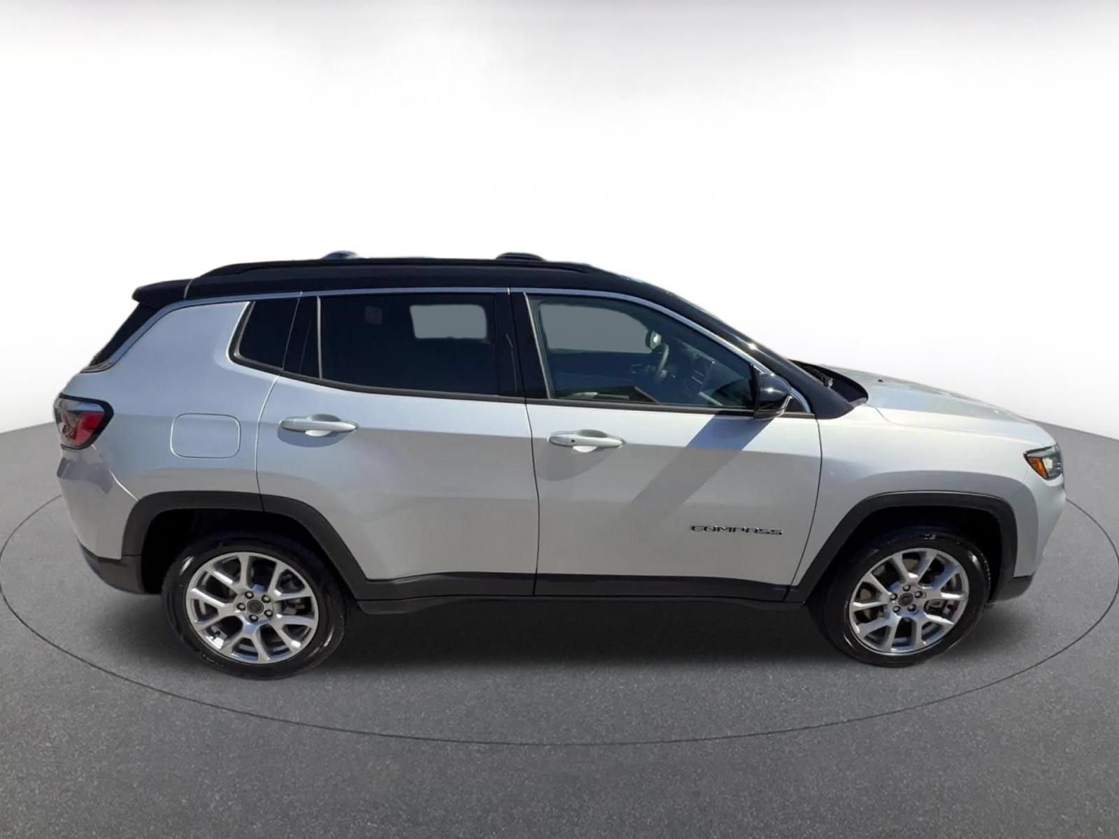 Used 2025 Jeep Compass Limited AWD/4WD image 16