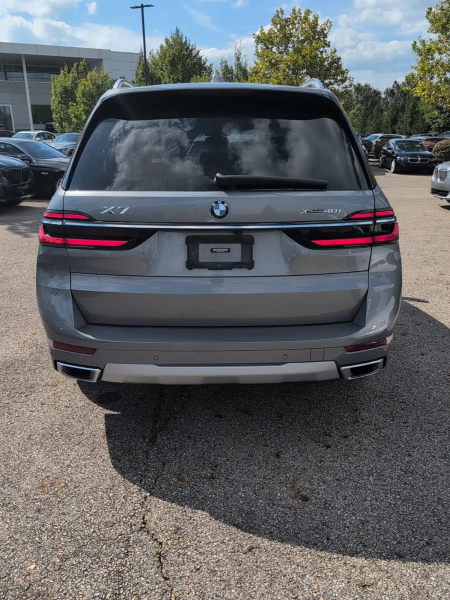 Used 2024 BMW X7 xDrive40i w/ Premium Package AWD/4WD image 4