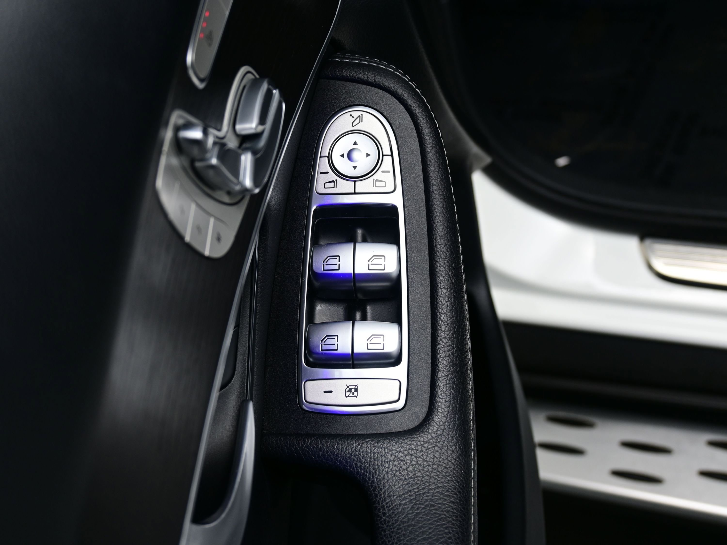 Used 2022 Mercedes-Benz GLC 300 4MATIC image 11