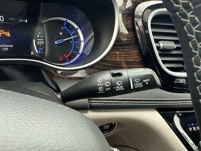 Used 2023 Chrysler Pacifica Limited image 37