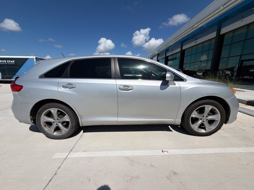 Used 2012 Toyota Venza XLE FWD image 5