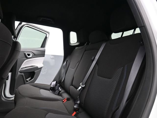 Used 2025 Jeep Compass Sport image 11