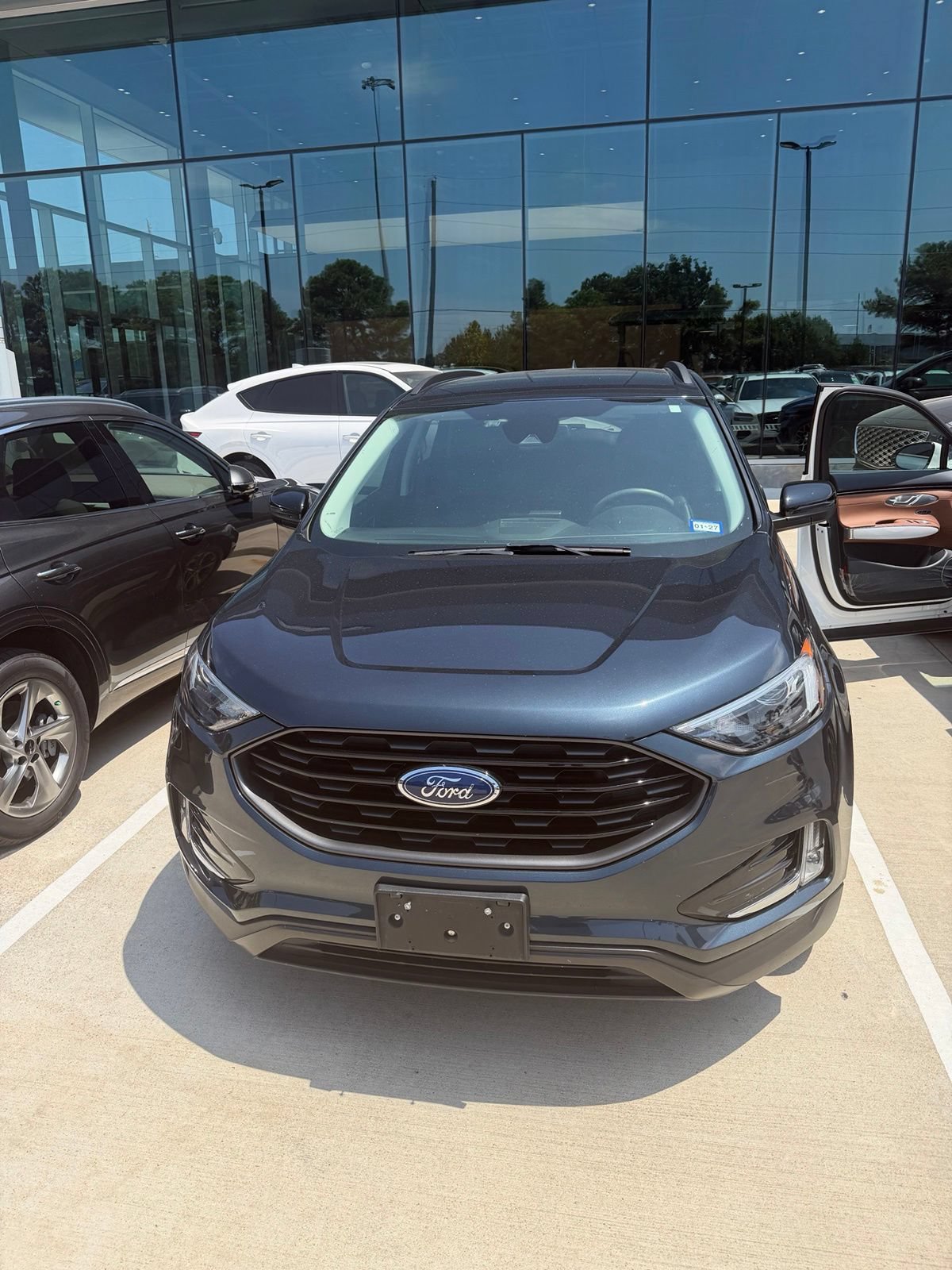 Used 2024 Ford Edge SEL w/ Sport Appearance Package AWD/4WD image 3