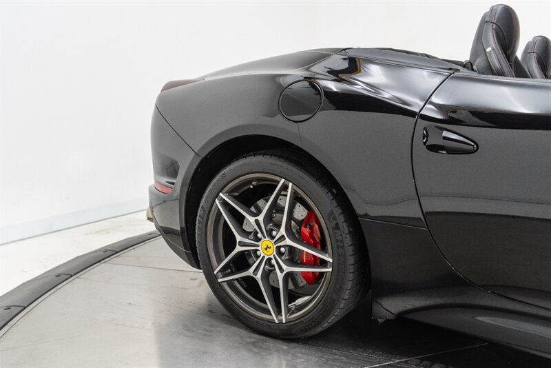 Used 2017 Ferrari California T RWD image 26