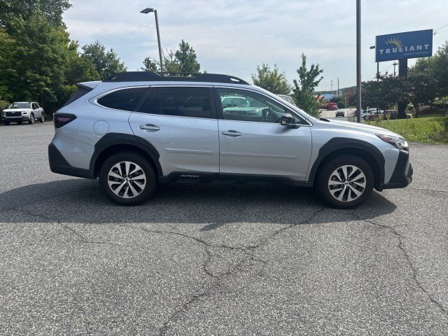 Used 2025 Subaru Outback Premium AWD/4WD image 7