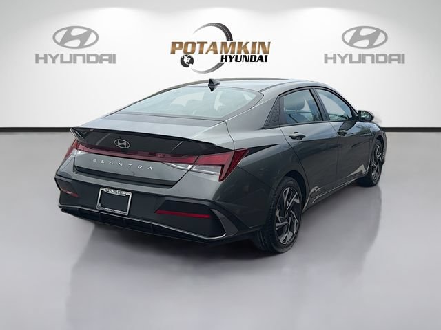Certified 2025 Hyundai Elantra Sport FWD image 5