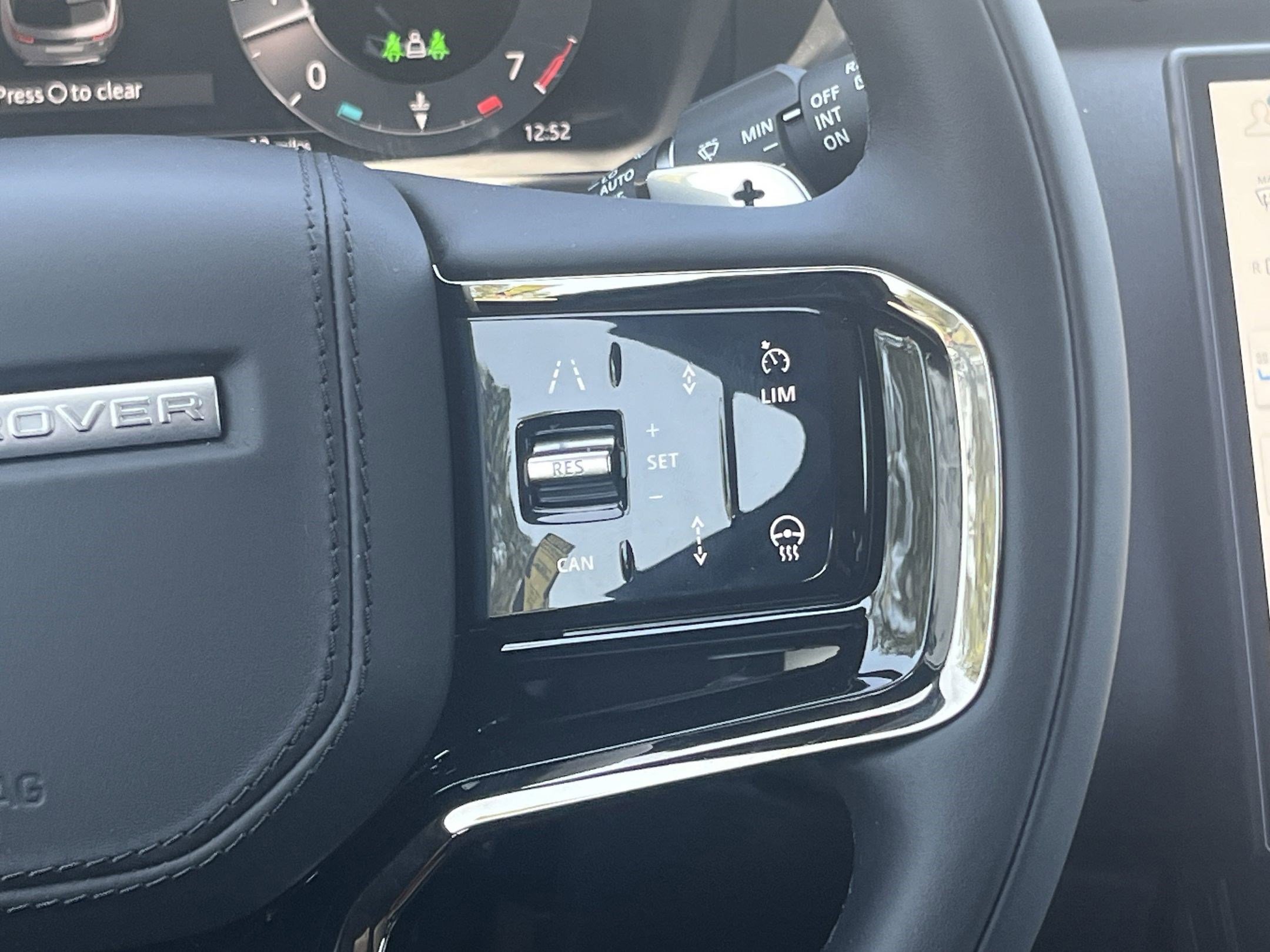 New 2026 Land Rover Range Rover Velar Dynamic SE image 22