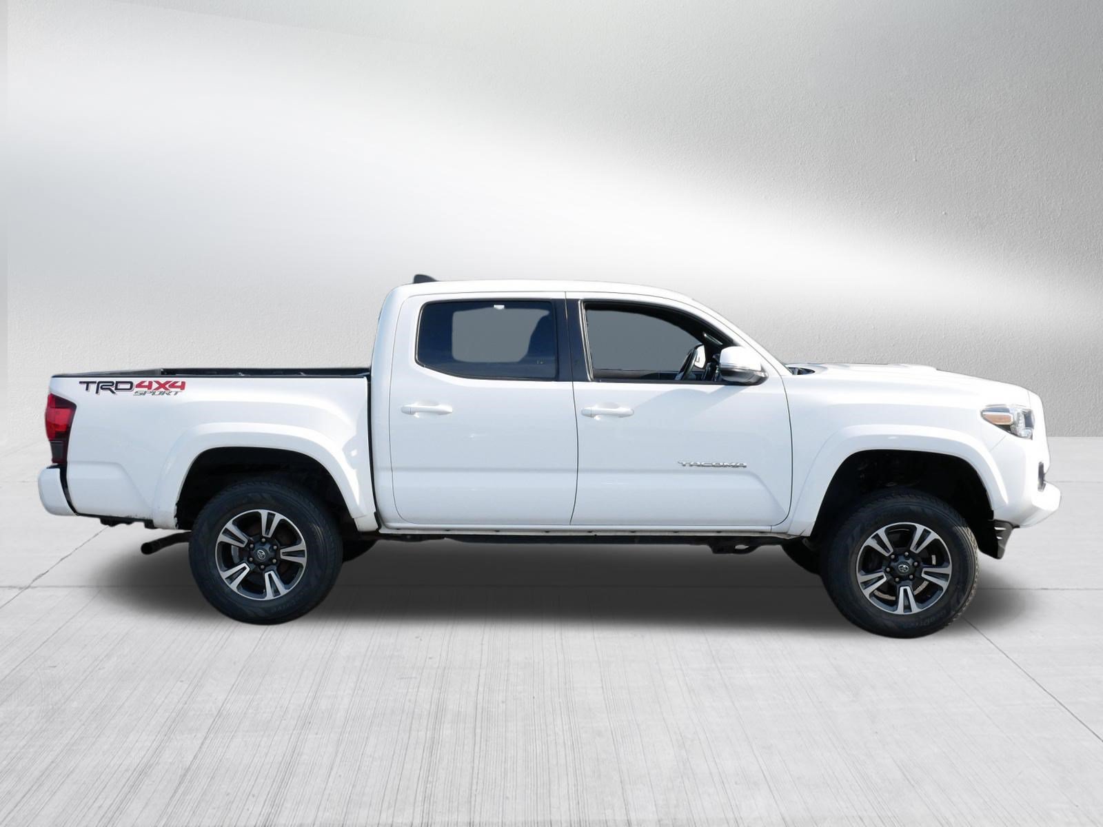 Certified 2019 Toyota Tacoma TRD Sport AWD/4WD image 8