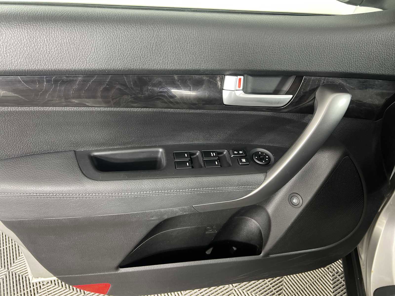 Used 2014 Kia Sorento LX image 17