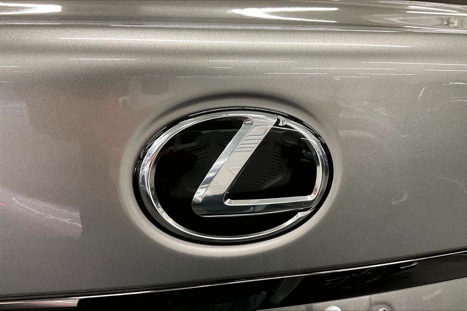 Used 2018 Lexus LS 500 F Sport w/ Accessory Package (Z2) RWD image 29