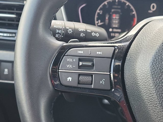 Certified 2025 Honda Pilot Touring image 21