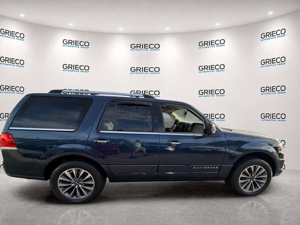 Used 2017 Lincoln Navigator Select RWD image 8