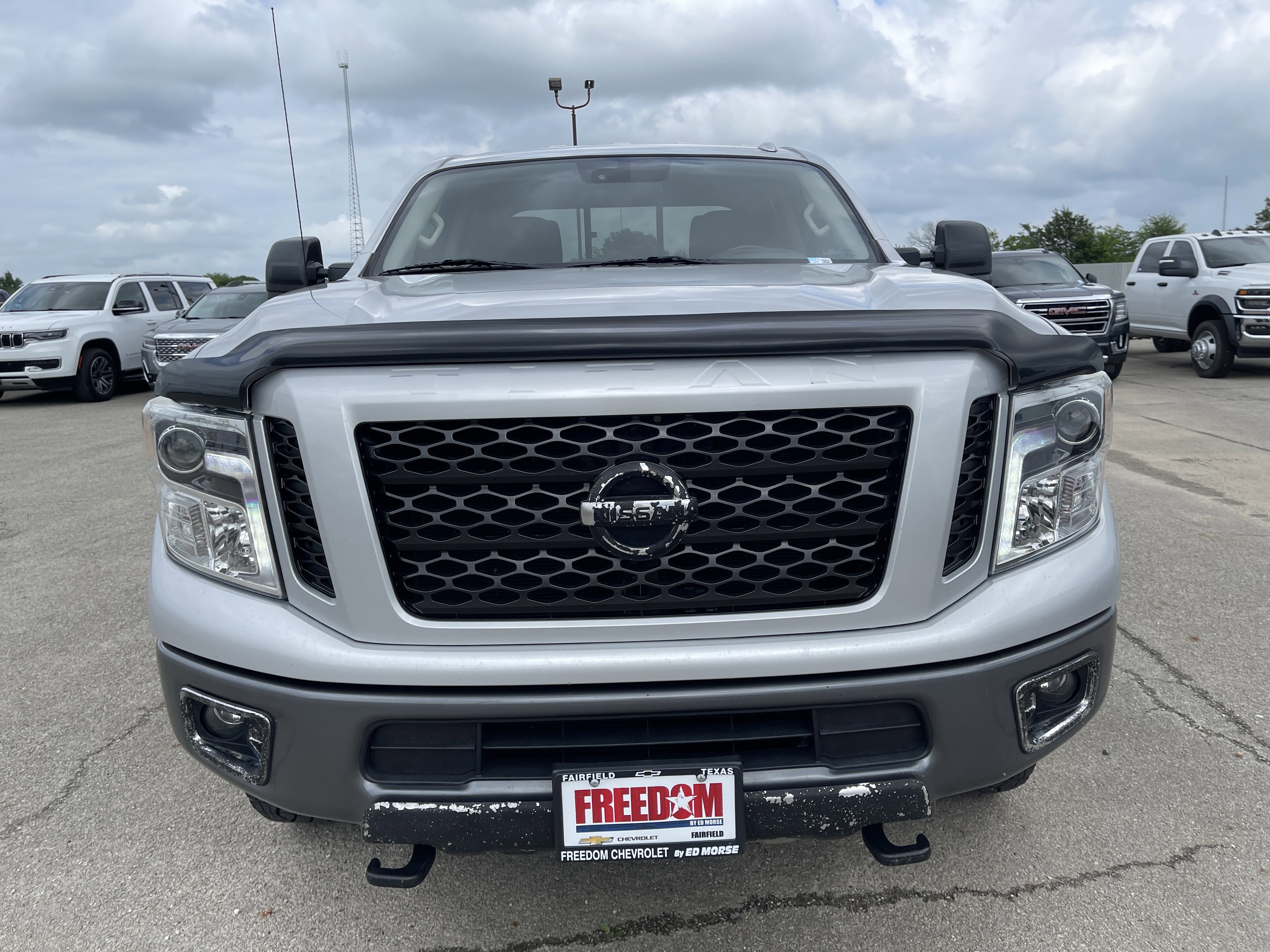 Used 2019 Nissan Titan PRO-4X AWD/4WD image 9