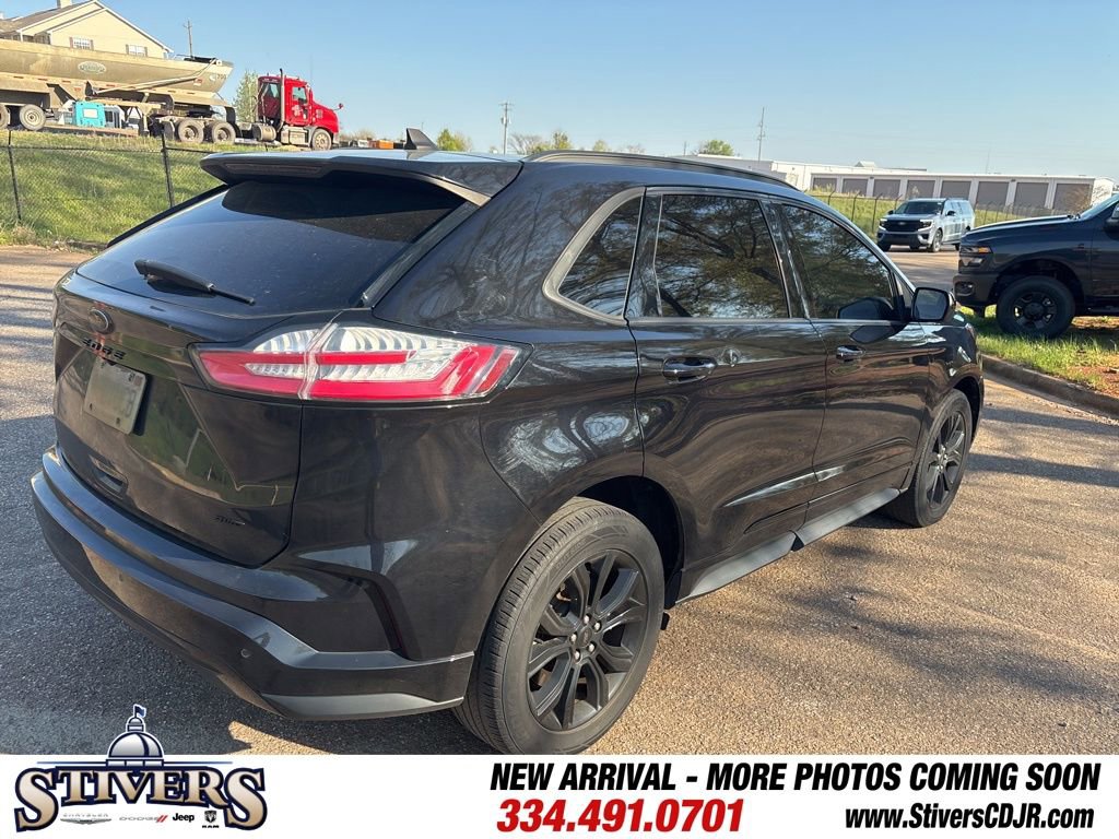Used 2022 Ford Edge SE w/ Black Appearance Package image 3