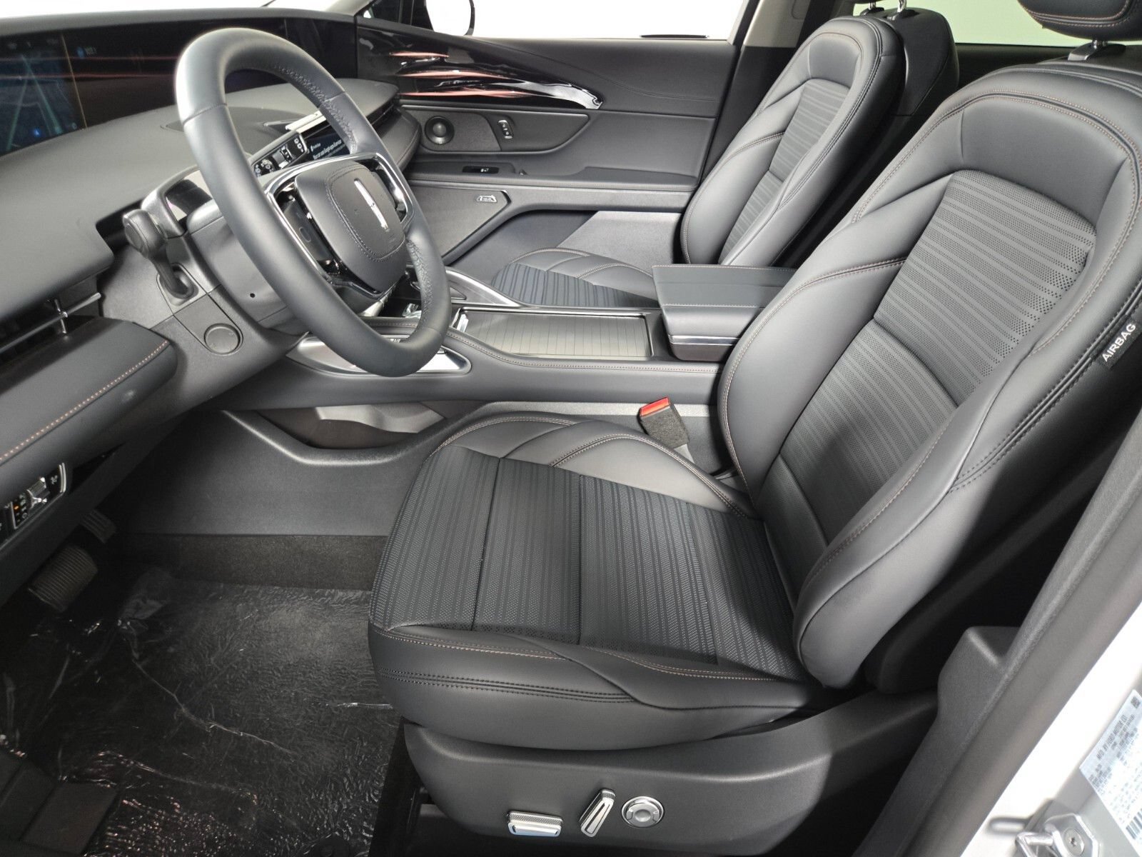 New 2026 Lincoln Nautilus Reserve w/ Jet Appearance Package AWD/4WD image 13