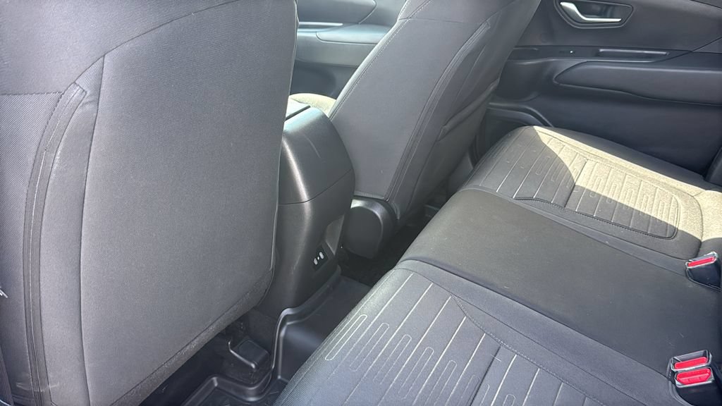 Used 2025 Hyundai Santa Cruz SE AWD/4WD image 30