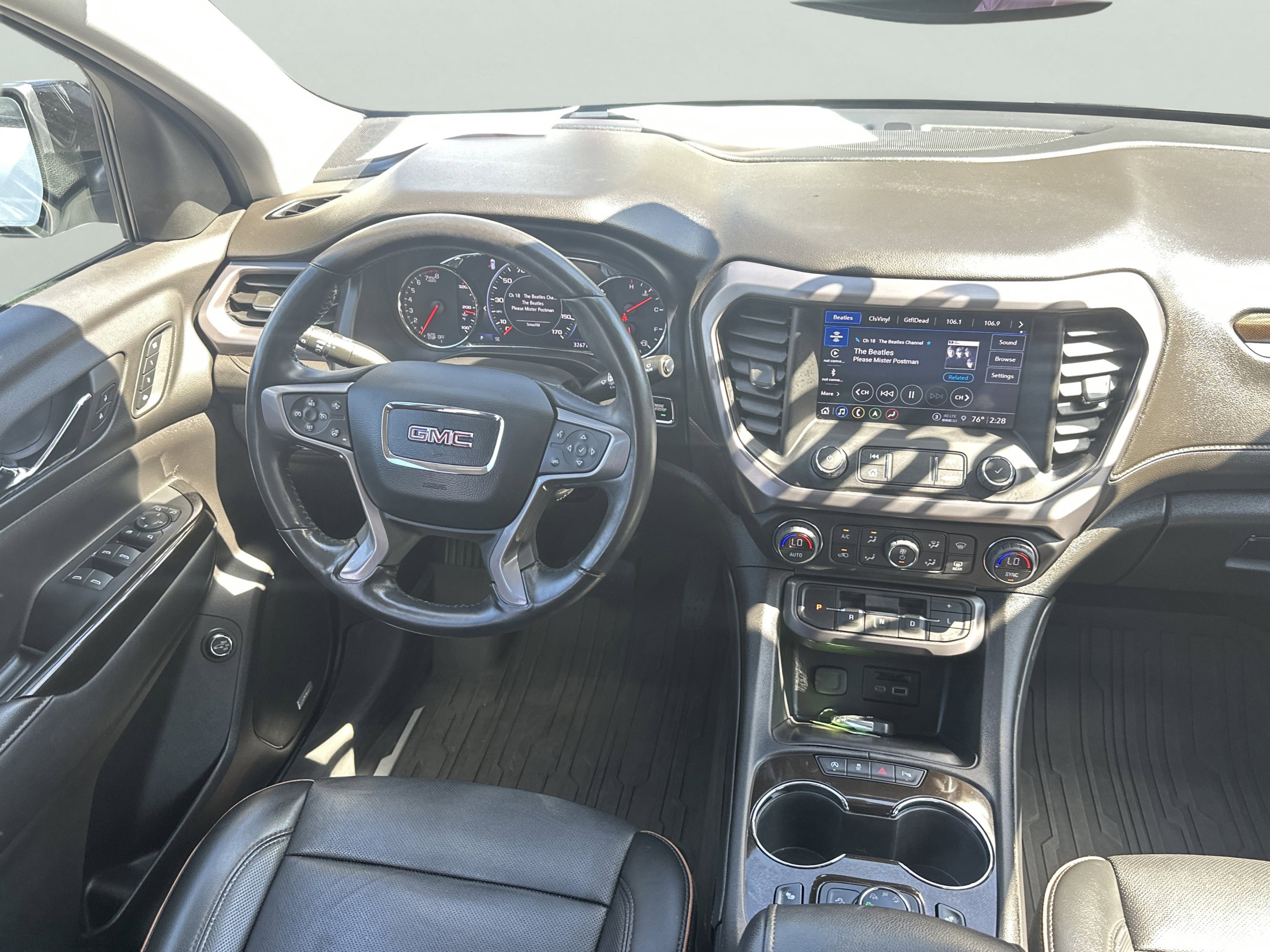 Used 2022 GMC Acadia AT4 w/ Technology Package image 14