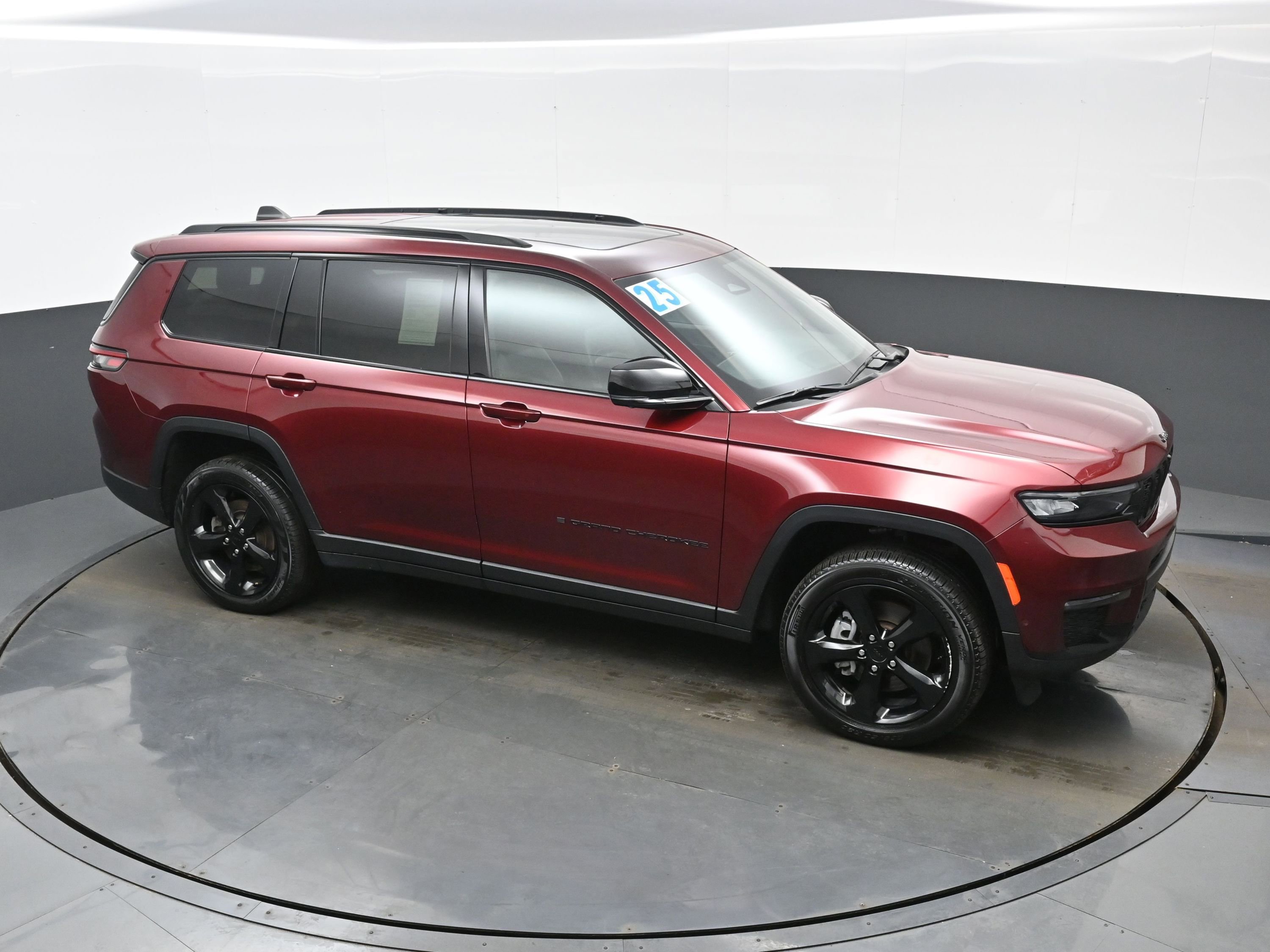 Used 2025 Jeep Grand Cherokee L Limited w/ Luxury Tech Group II image 40