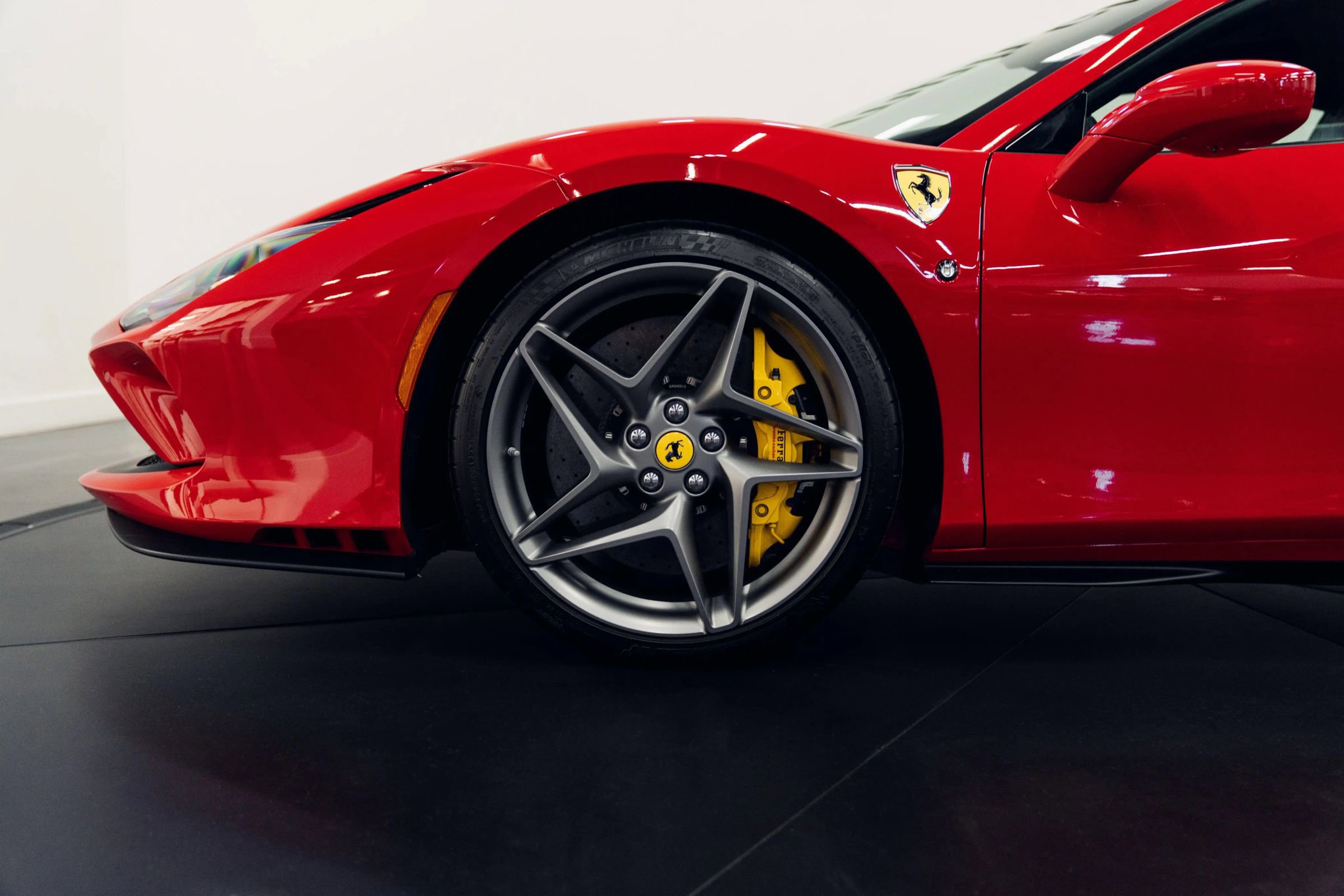 Used 2021 Ferrari F8 Spider image 17