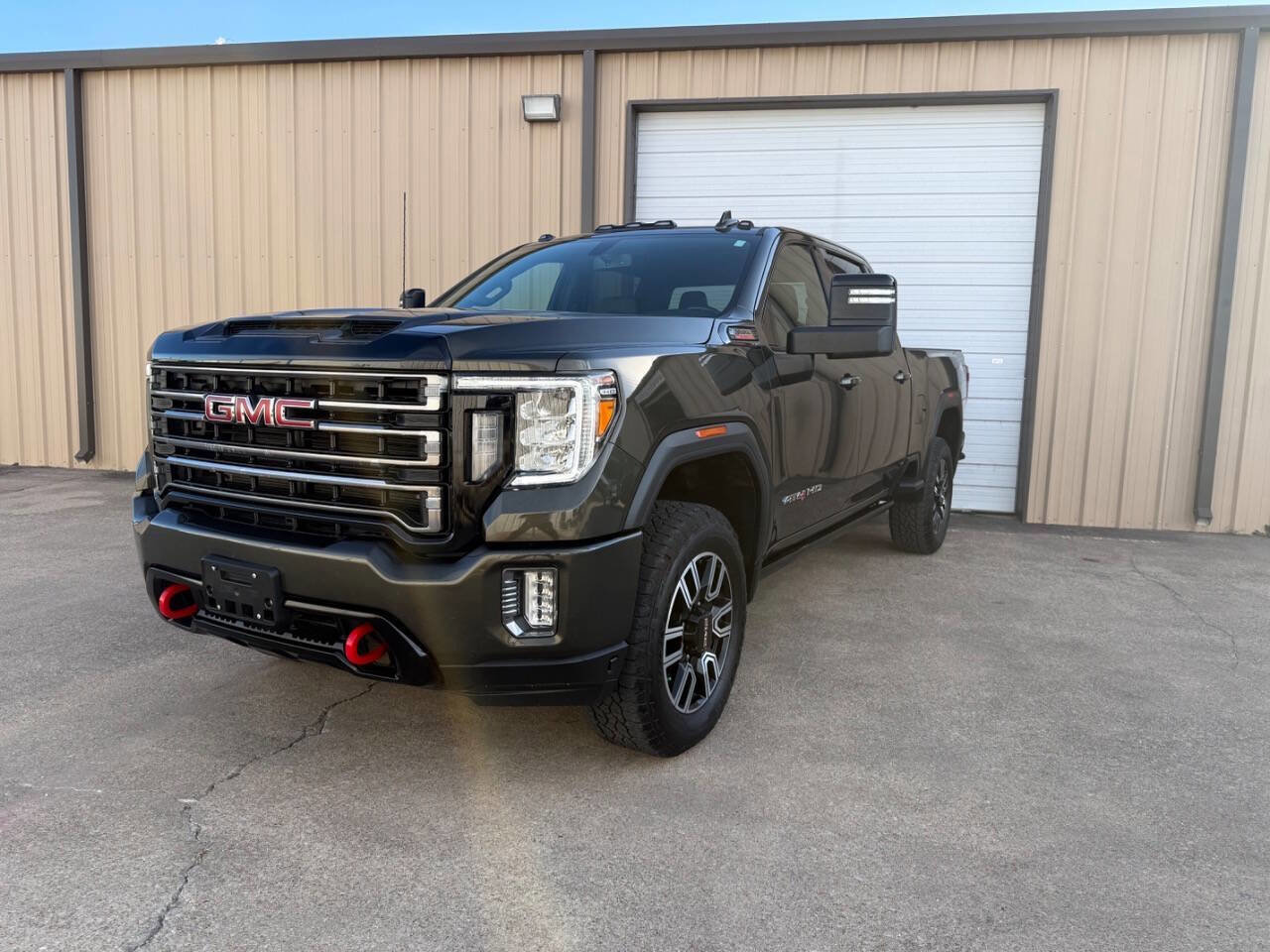Used 2023 GMC Sierra 2500 AT4 image 2