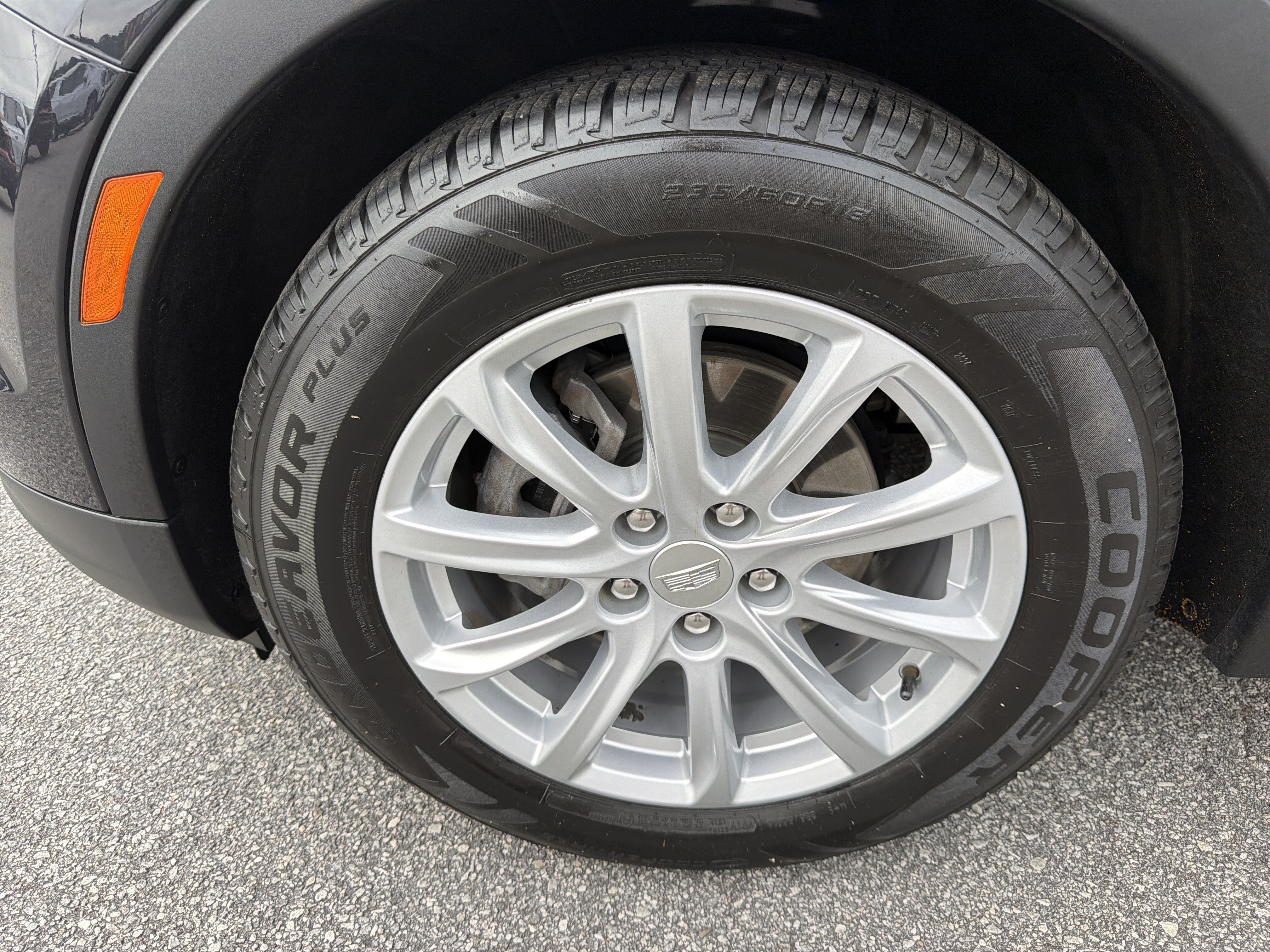 Used 2023 Cadillac XT4 Luxury w/ Cold Weather Package FWD image 12