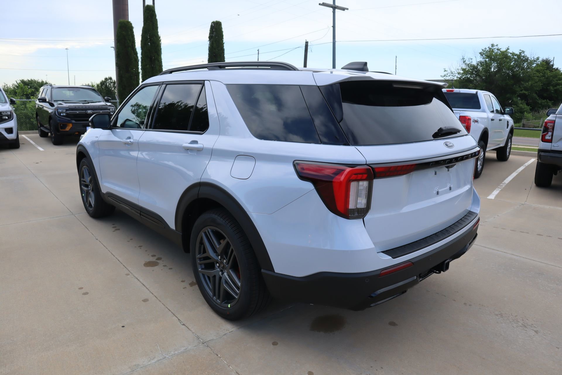 New 2026 Ford Explorer ST-Line RWD image 25