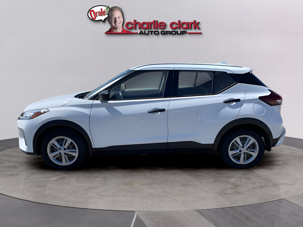 Used 2023 Nissan Kicks S FWD image 3