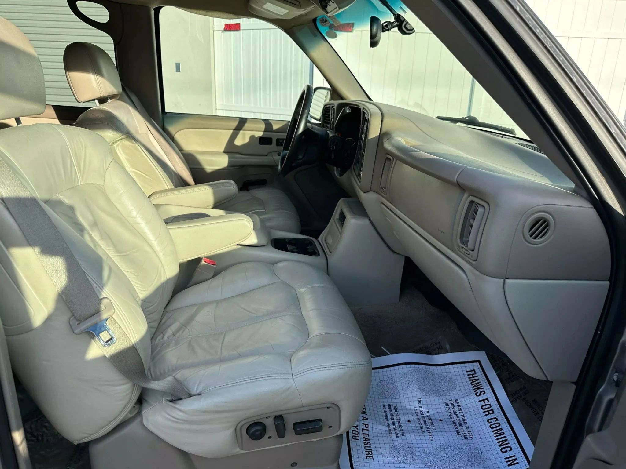 Used 2002 Chevrolet Suburban LT image 8