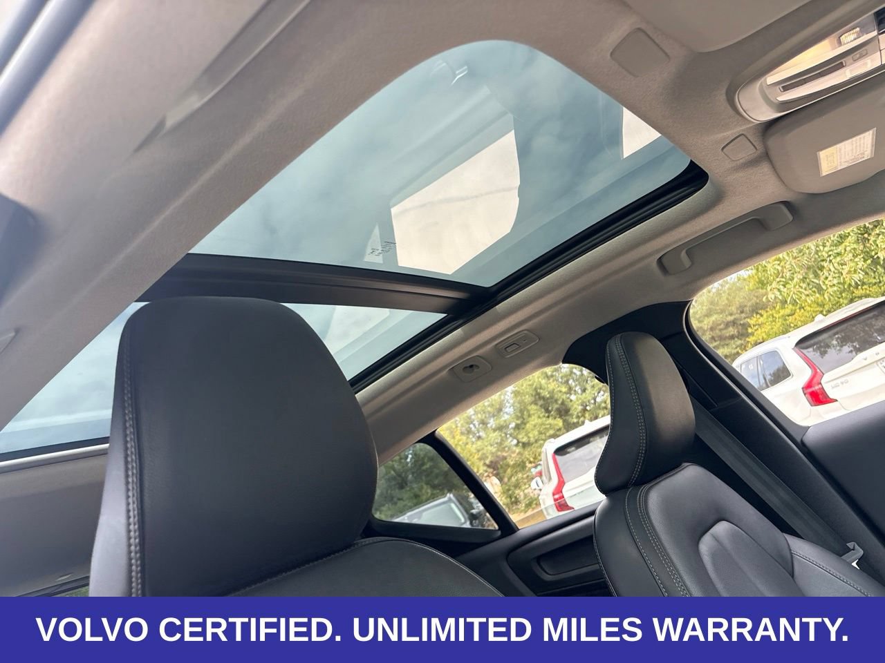 Certified 2025 Volvo XC40 B5 Plus AWD/4WD image 17