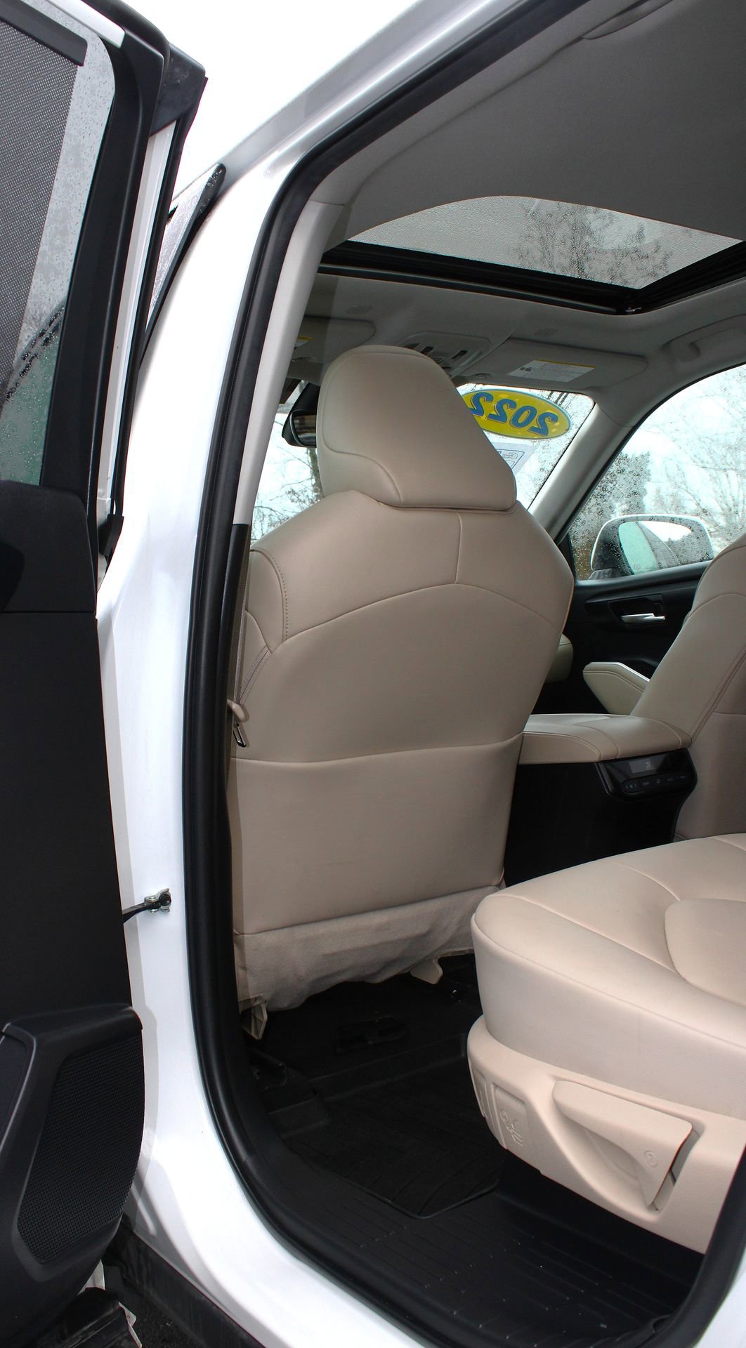 Used 2023 Toyota Highlander L image 17