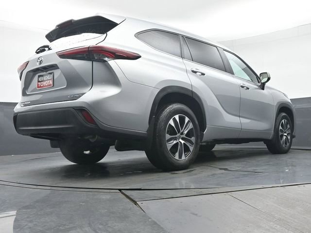 Certified 2024 Toyota Highlander XLE image 44