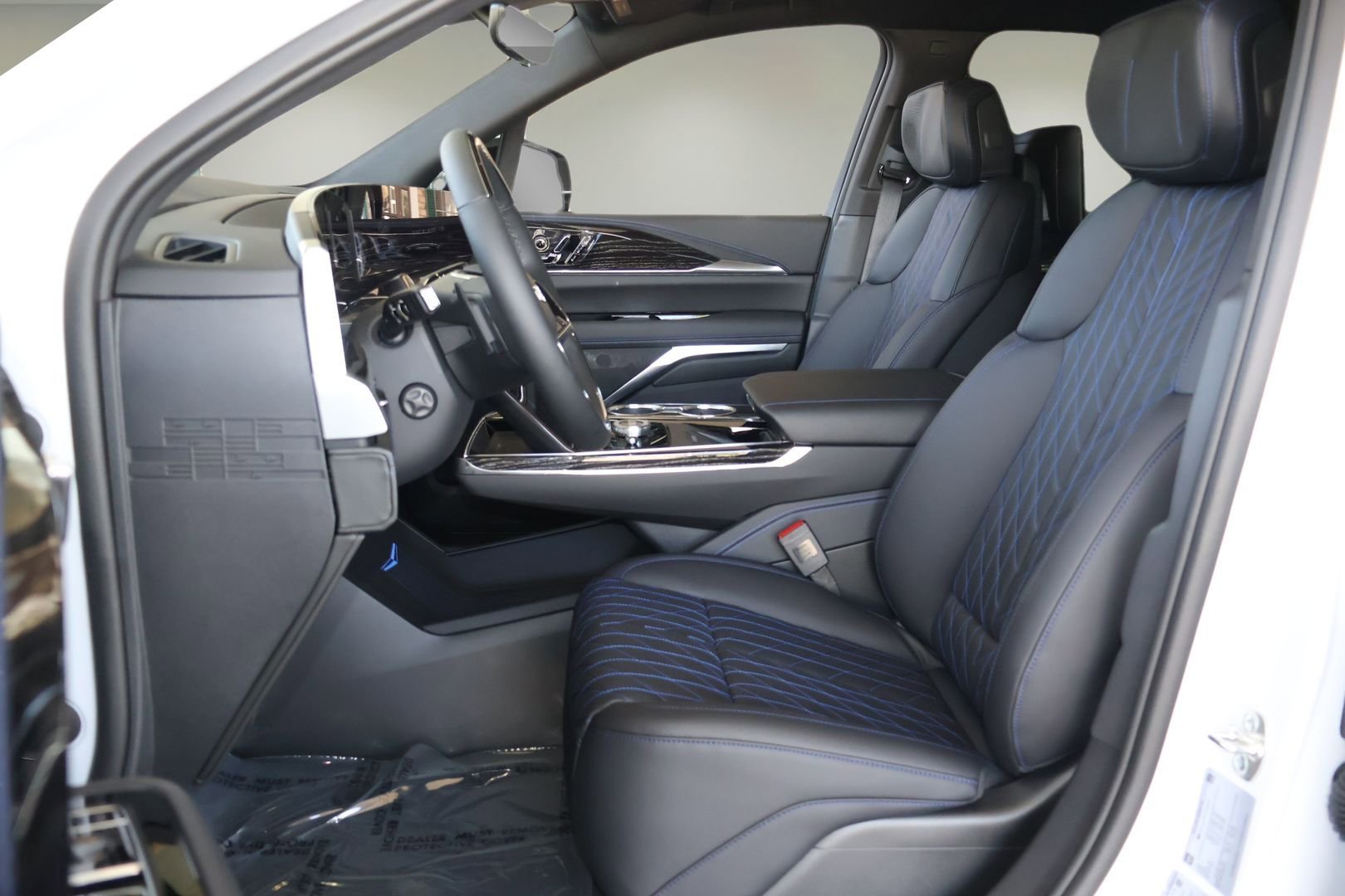 New 2026 Cadillac Escalade IQL Sport 1 w/ LPO, Floor Liner Package AWD/4WD image 13