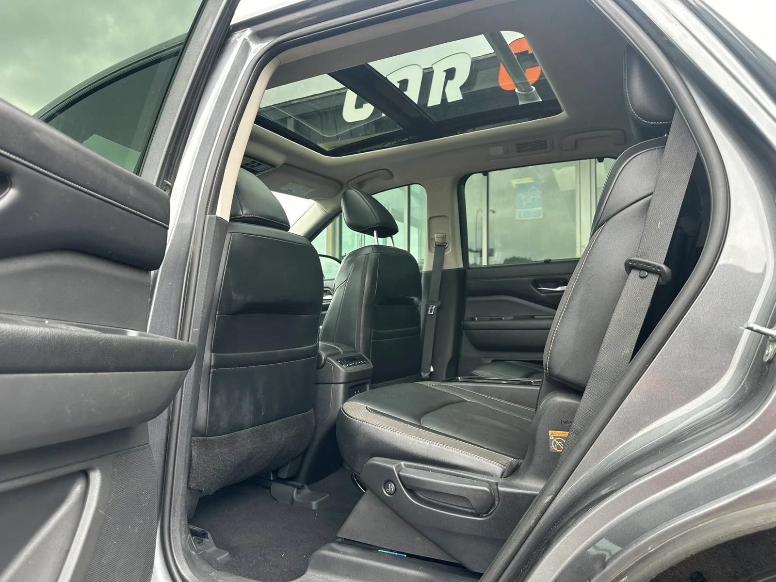 Used 2023 Nissan Pathfinder SL w/ SL Premium Package AWD/4WD image 10
