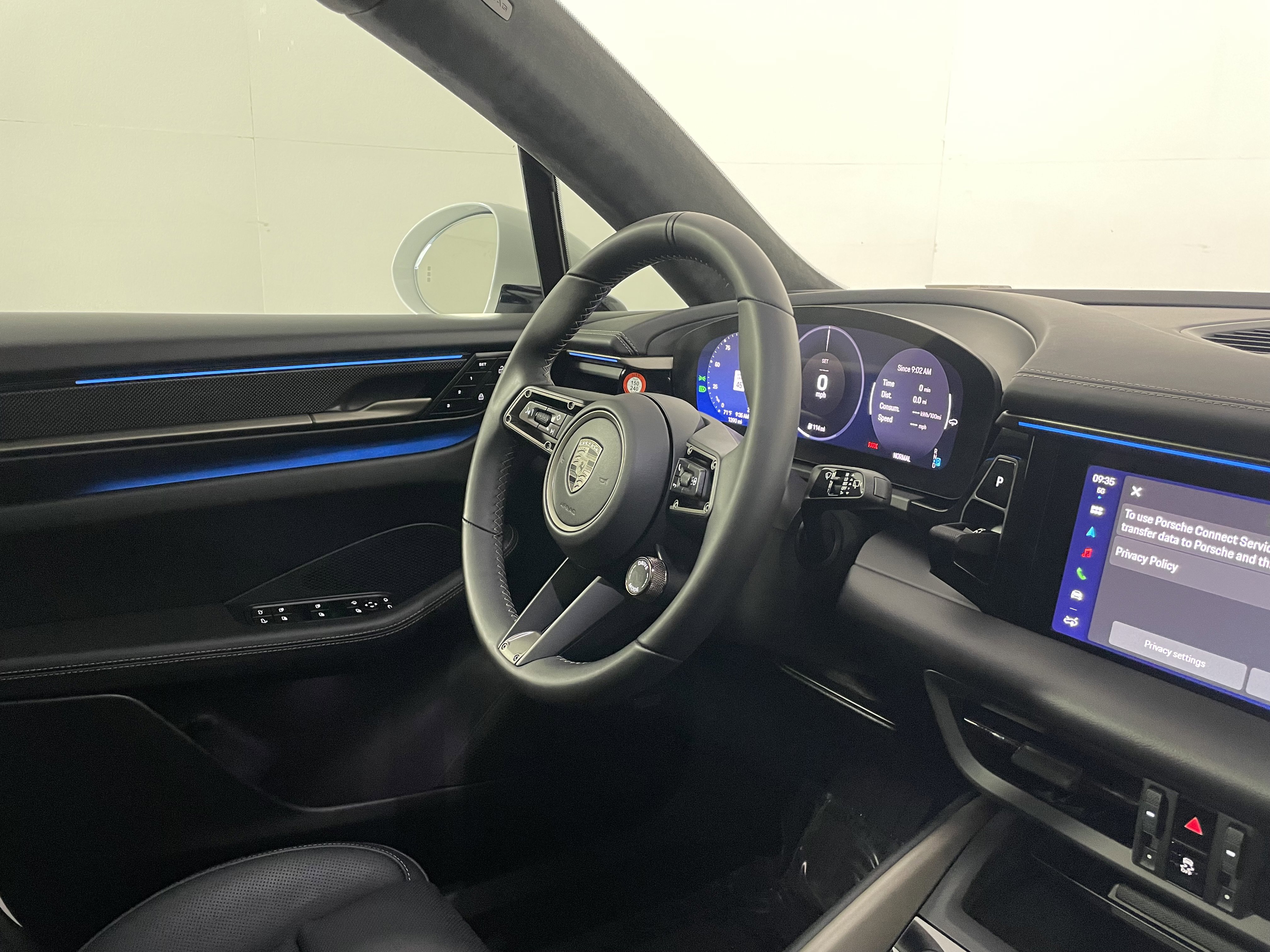 Certified 2025 Porsche Macan Turbo Electric image 12