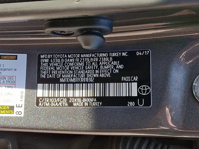 Used 2018 Toyota C-HR XLE FWD image 28