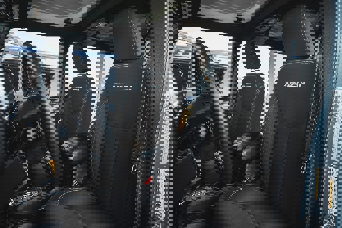 Used 2015 Jeep Wrangler Unlimited Rubicon w/ Connectivity Group image 22