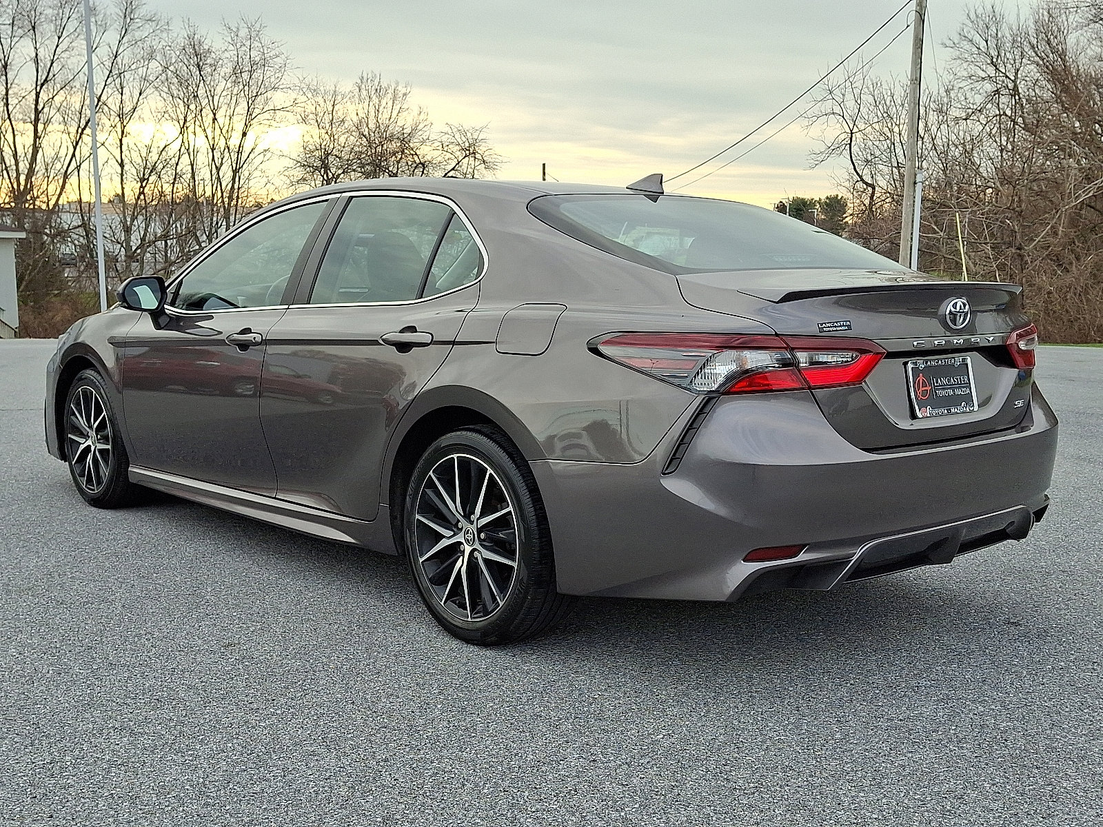 Used 2024 Toyota Camry SE FWD image 5