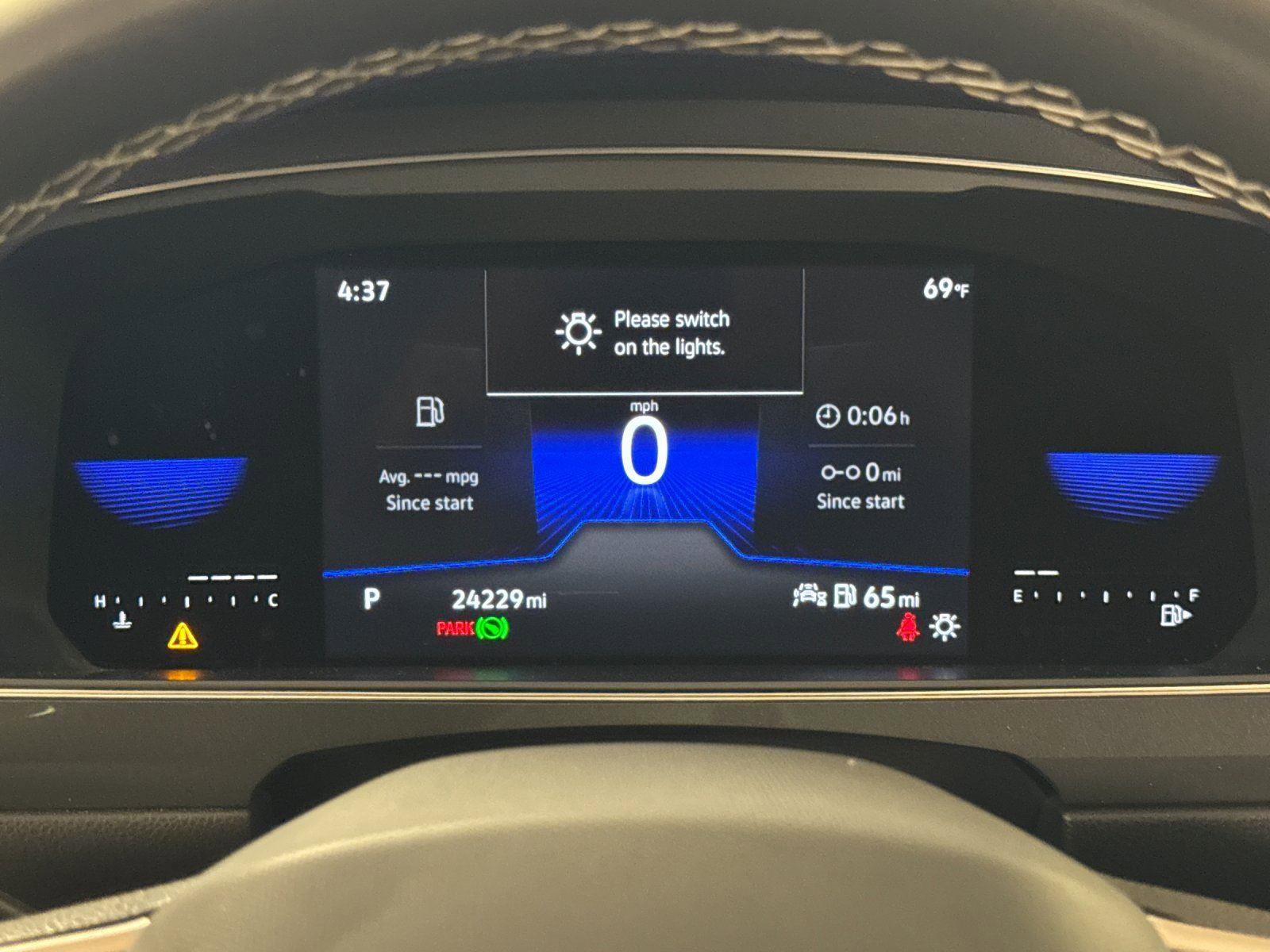 Used 2023 Volkswagen Tiguan SE w/ Panoramic Sunroof Package FWD image 23