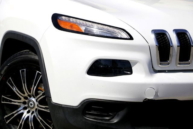Used 2015 Jeep Cherokee Sport image 3