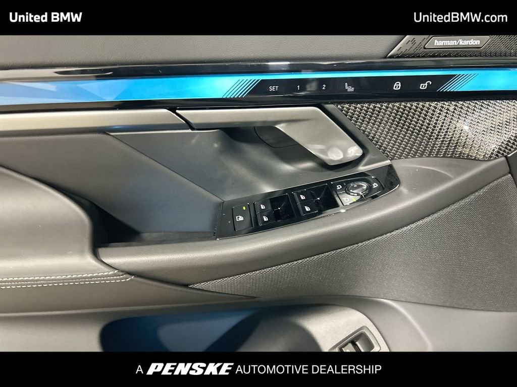 New 2026 BMW 550e xDrive w/ Premium Package image 11