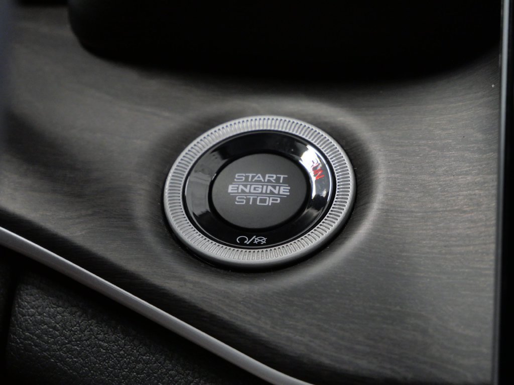 Used 2023 Jeep Grand Cherokee Limited AWD/4WD image 29