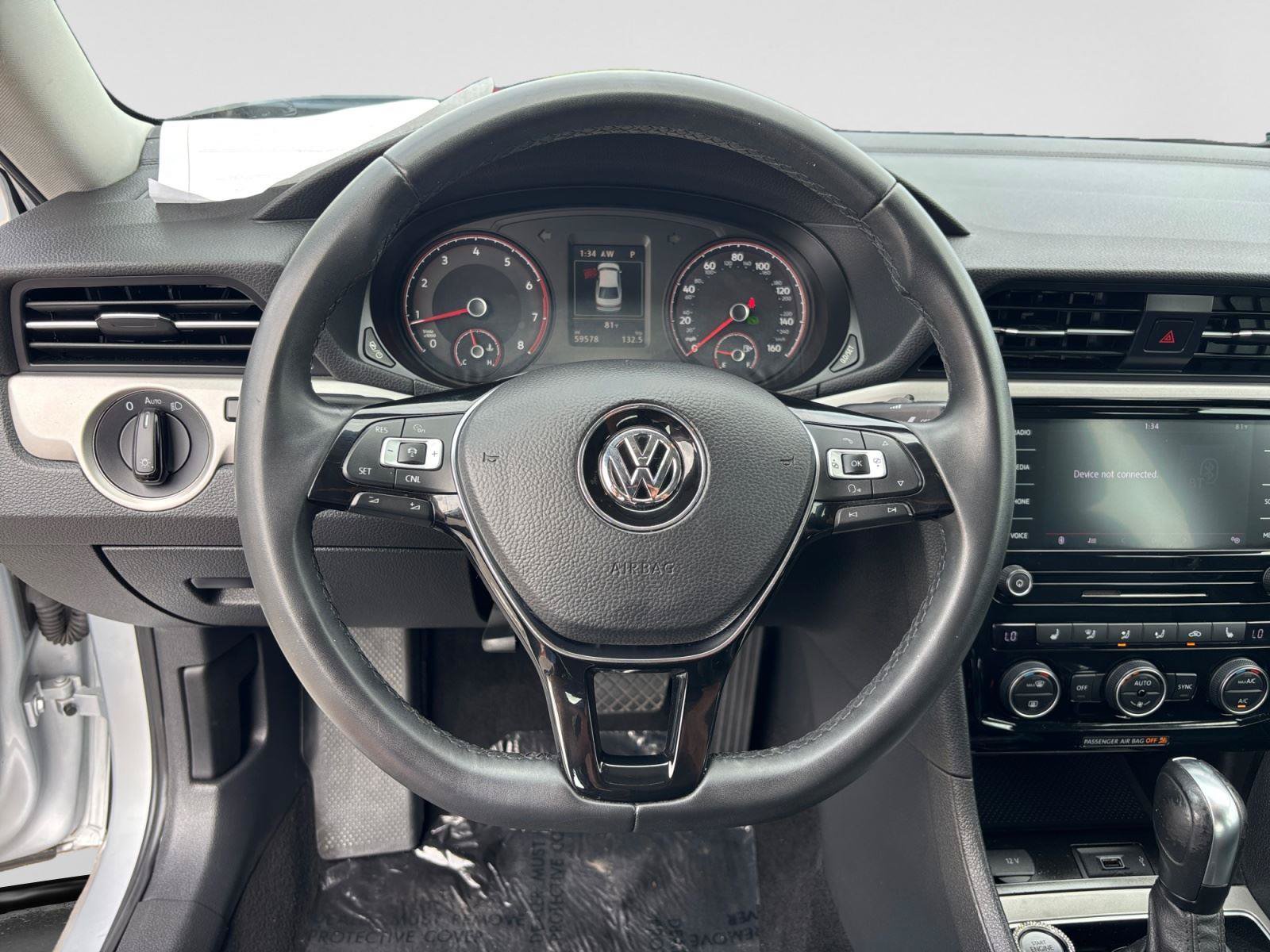 Used 2021 Volkswagen Passat 2.0T SE FWD image 11