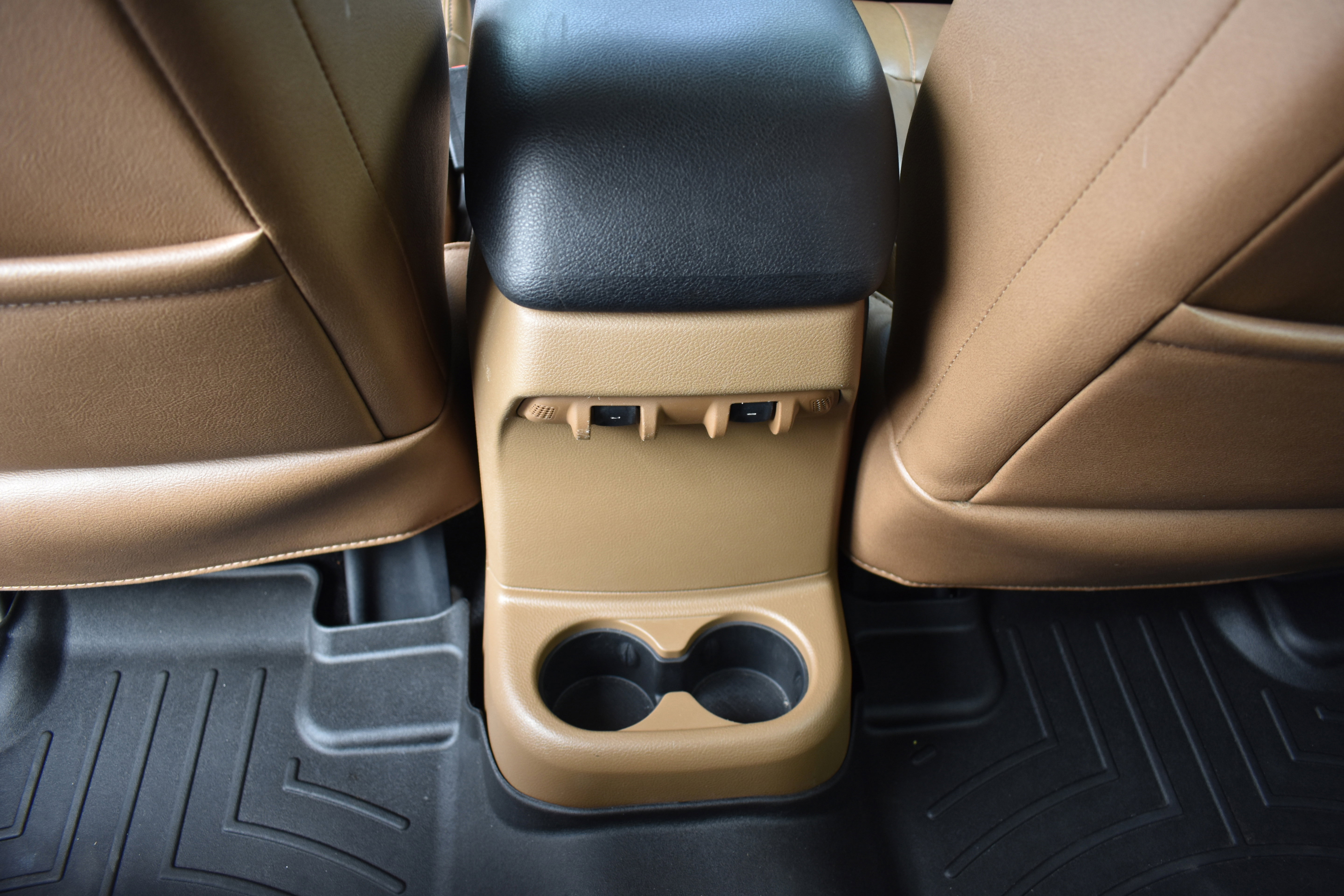 Used 2011 Jeep Wrangler Unlimited Sahara w/ Dual Top Group image 26