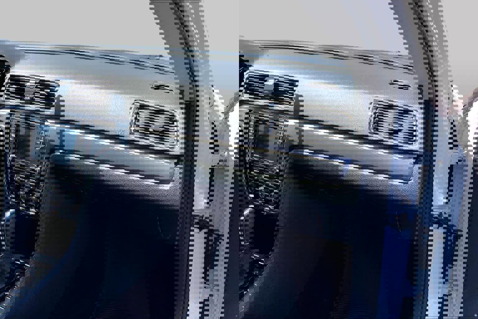 Used 2018 Volkswagen Passat 2.0T R-Line w/ R-Line Lighting Package FWD image 18