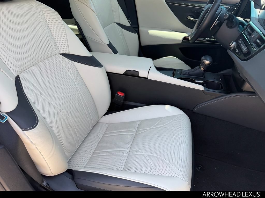 Used 2024 Lexus ES 300h Ultra Luxury w/ Accessory Package (Z1) FWD image 13