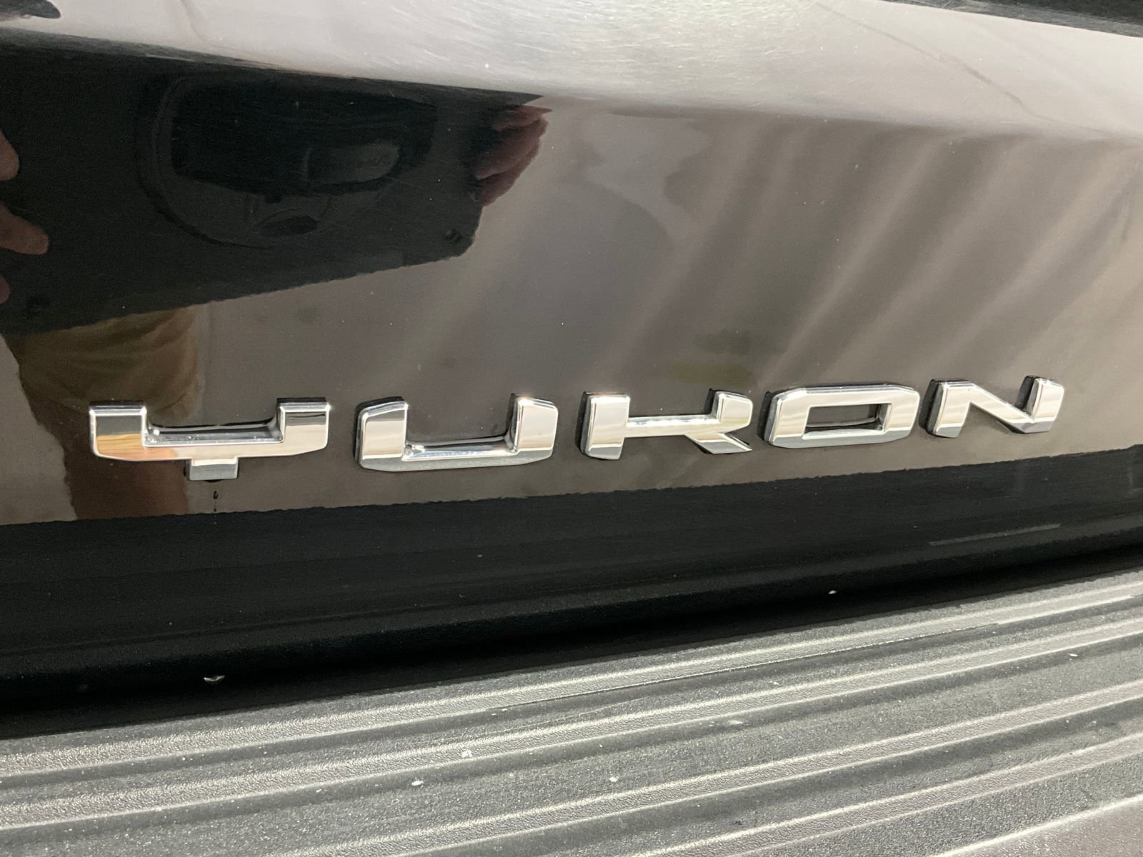 Used 2025 GMC Yukon XL Denali image 10